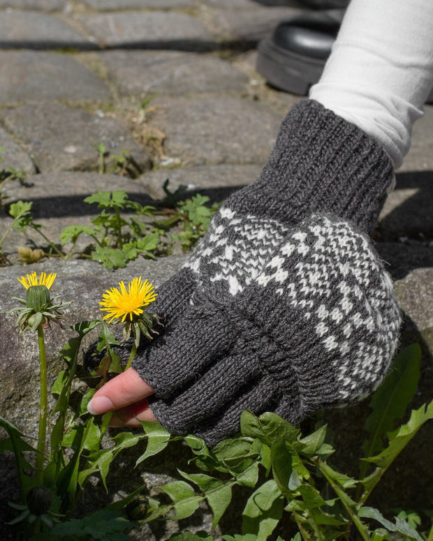 Rundemann Fingerless Gloves - Susan Fosse
